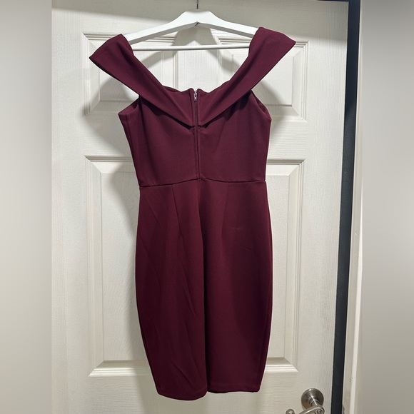 Formal burgundy off-shoulder short dress - Picture 2 of 3
